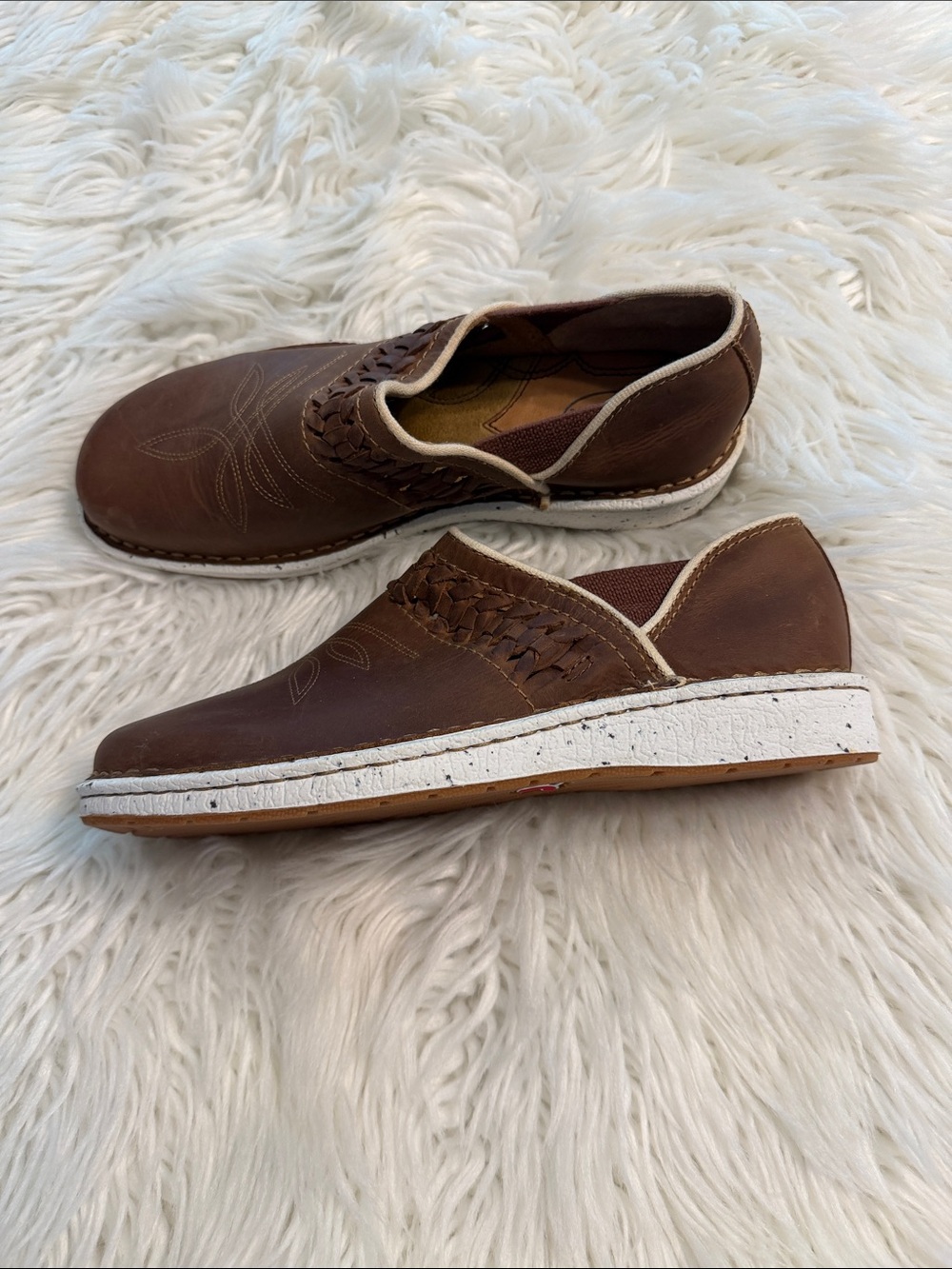 Justin Boots Brown Leather Slip-On Loafers with White Midsoles size 8 BNWOT